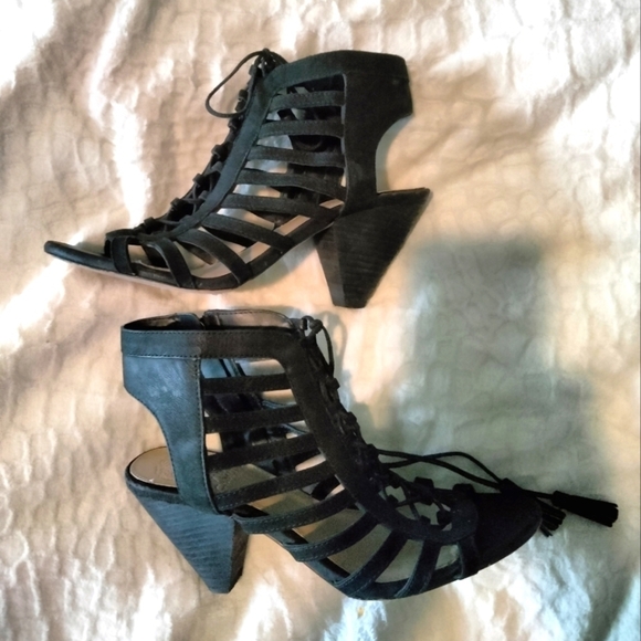 Vince Camuto Heels - Picture 4 of 6